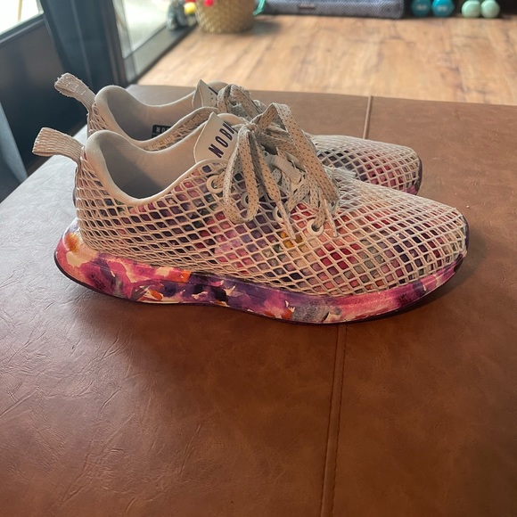 NoBull - Women’s Size 7 - Mesh Floral Runner/Trainer - White/Purple/Multicolor - Picture 2 of 4